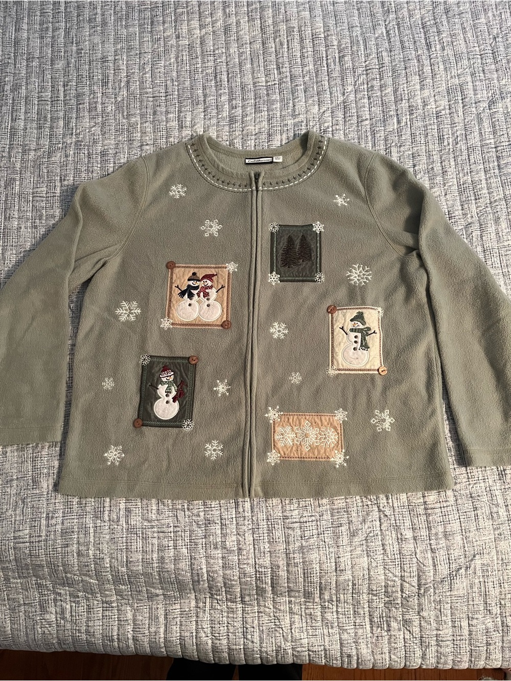 Croft & Barrow Women’s sage green zip up Snowman sweater